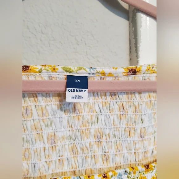 Adorable Cropped Smocked Top - Picture 3 of 4